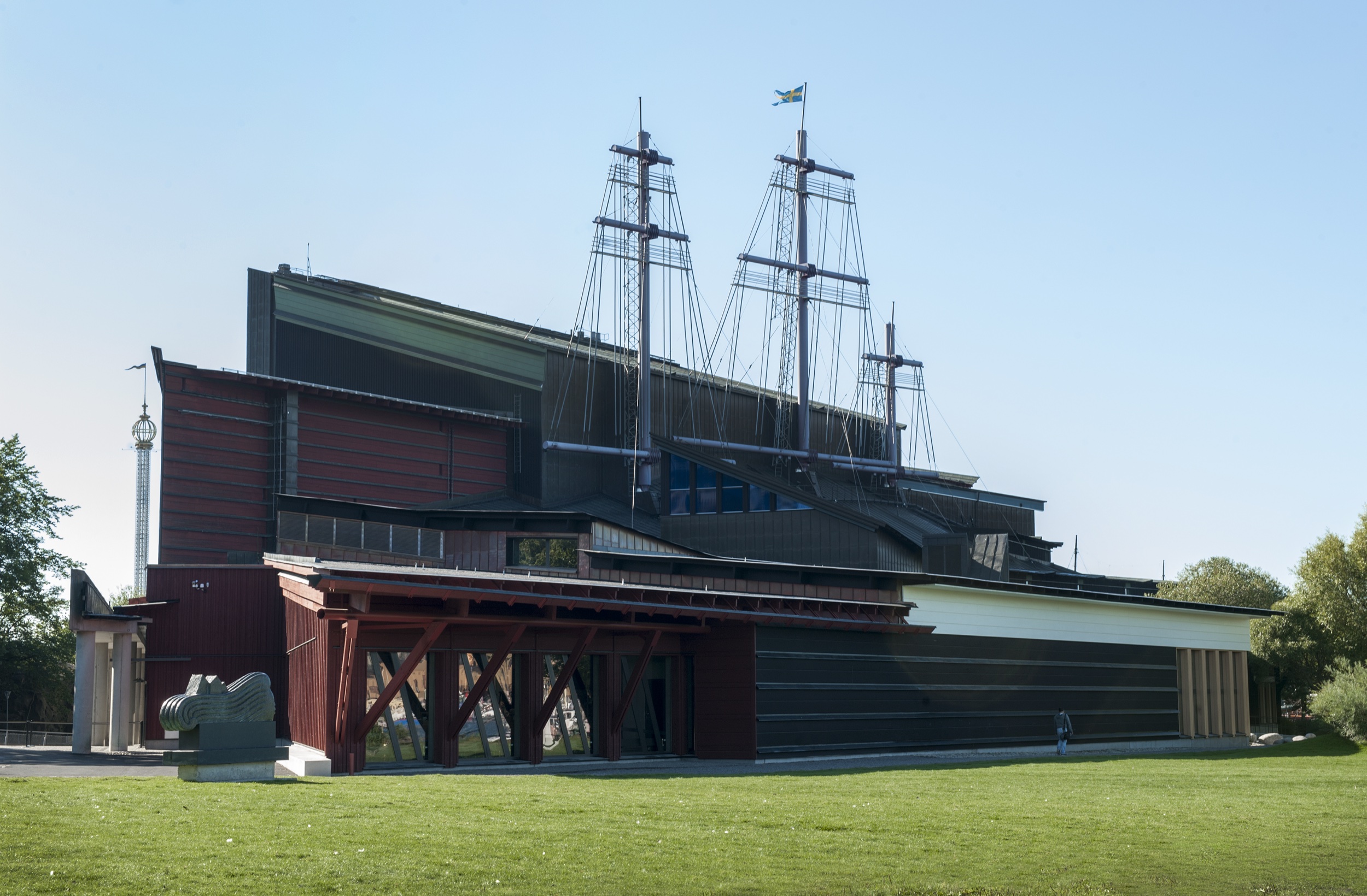 ;usuem building in concrete on a green turf of grass against a blue sky